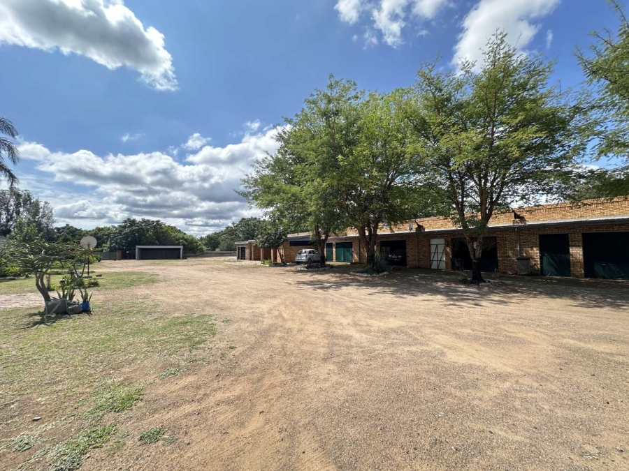 5 Bedroom Property for Sale in Heatherdale Gauteng
