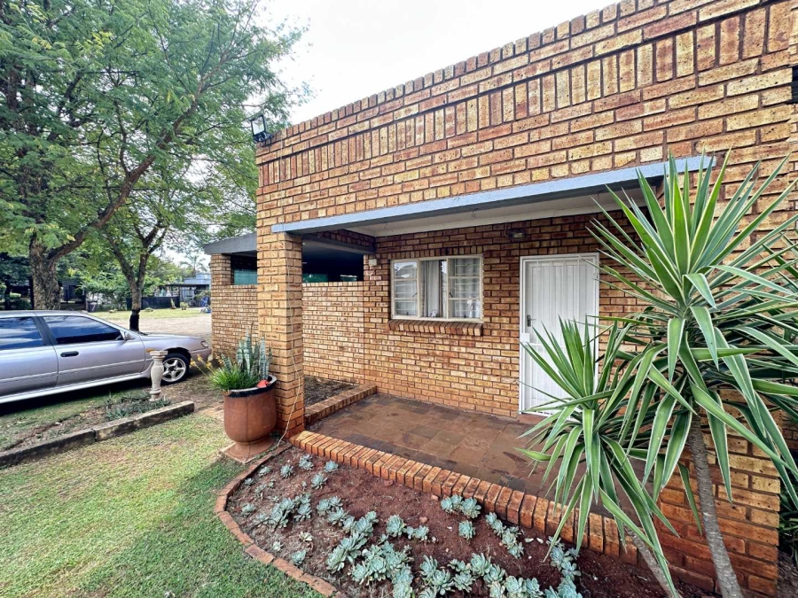 5 Bedroom Property for Sale in Heatherdale Gauteng