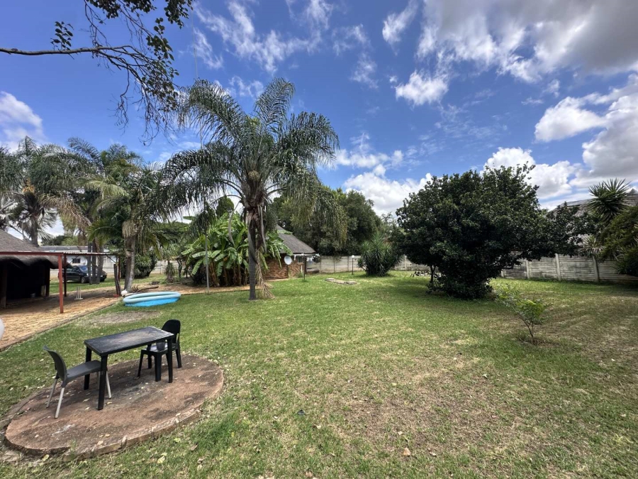 5 Bedroom Property for Sale in Heatherdale Gauteng