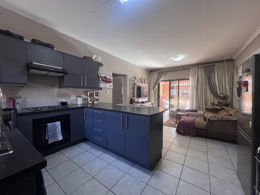 2 Bedroom Property for Sale in Wilgeheuwel Gauteng