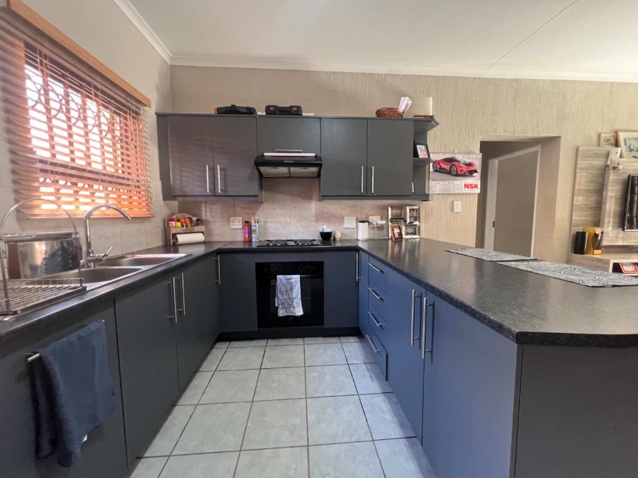 2 Bedroom Property for Sale in Wilgeheuwel Gauteng