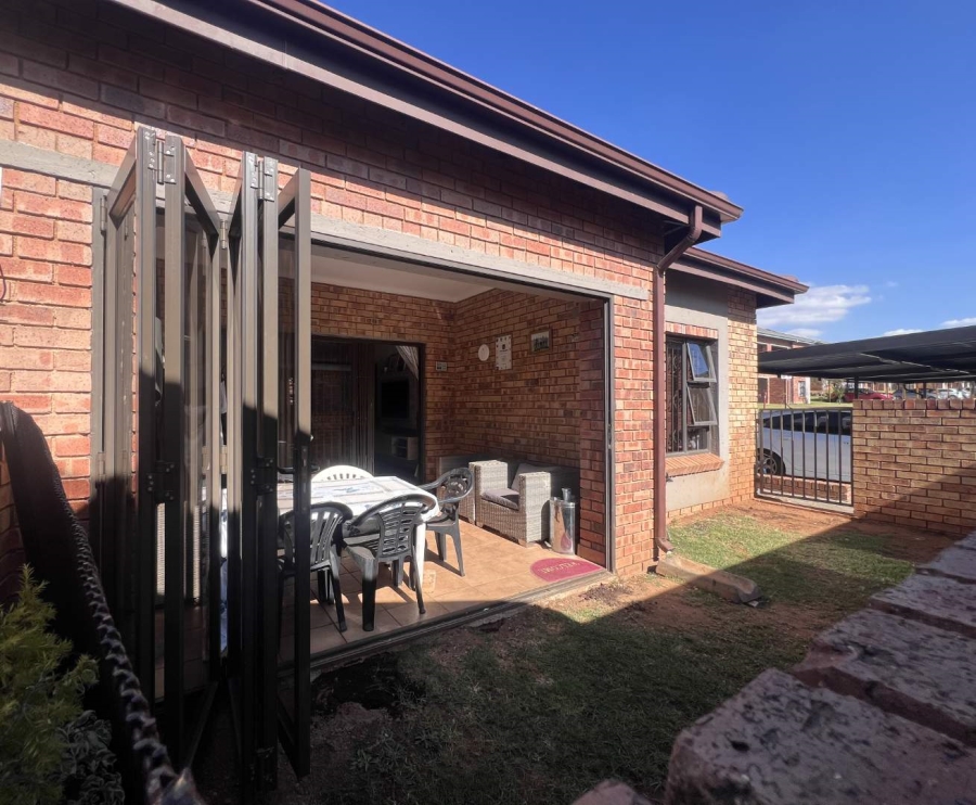2 Bedroom Property for Sale in Wilgeheuwel Gauteng