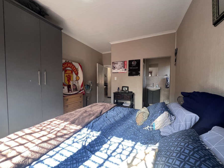 2 Bedroom Property for Sale in Wilgeheuwel Gauteng