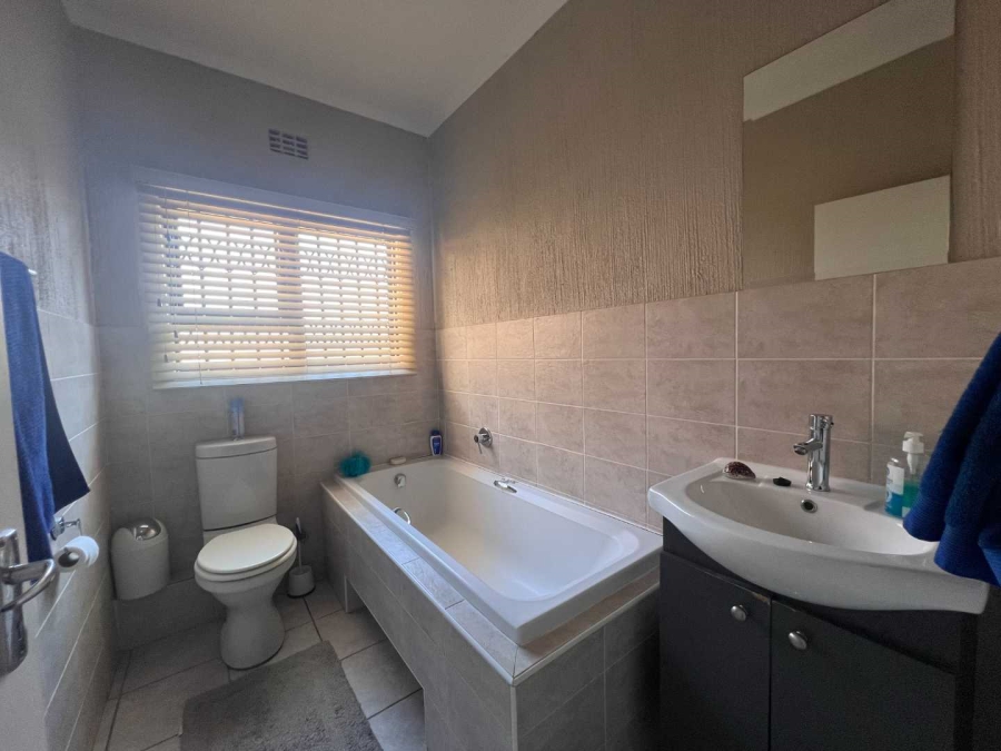 2 Bedroom Property for Sale in Wilgeheuwel Gauteng