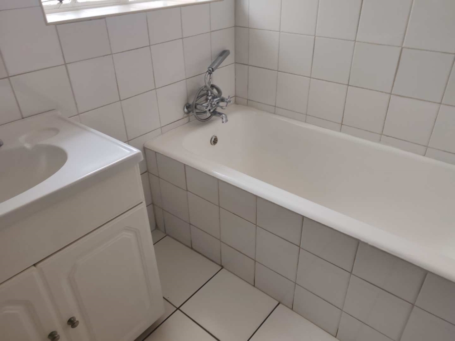 To Let 3 Bedroom Property for Rent in Lombardy East Gauteng