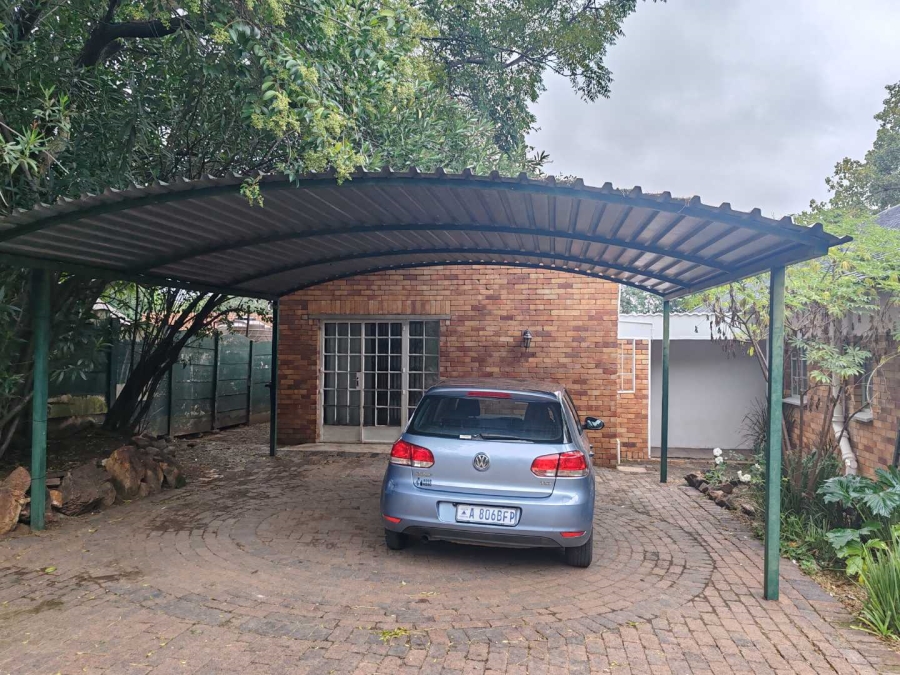 To Let 3 Bedroom Property for Rent in Lombardy East Gauteng