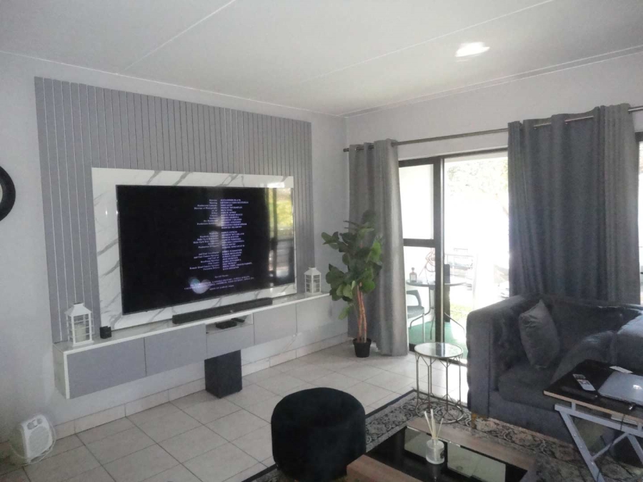 To Let 2 Bedroom Property for Rent in Magaliessig Gauteng