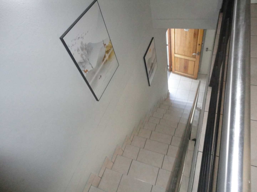 To Let 2 Bedroom Property for Rent in Magaliessig Gauteng