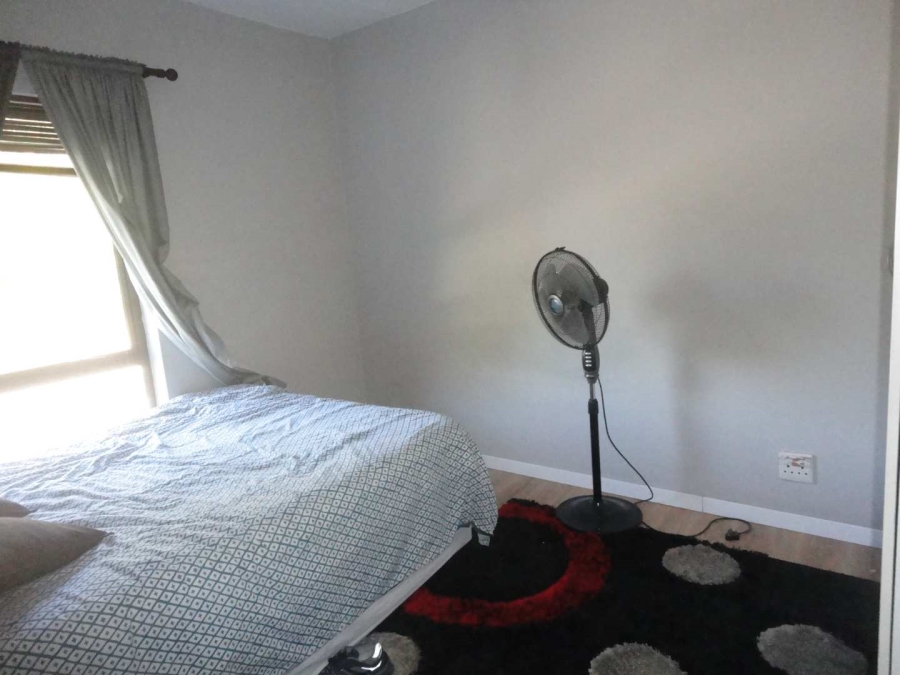 To Let 2 Bedroom Property for Rent in Magaliessig Gauteng