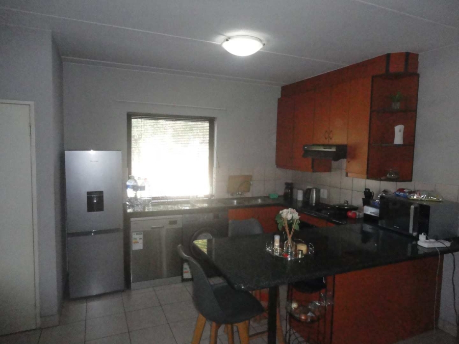 To Let 2 Bedroom Property for Rent in Magaliessig Gauteng