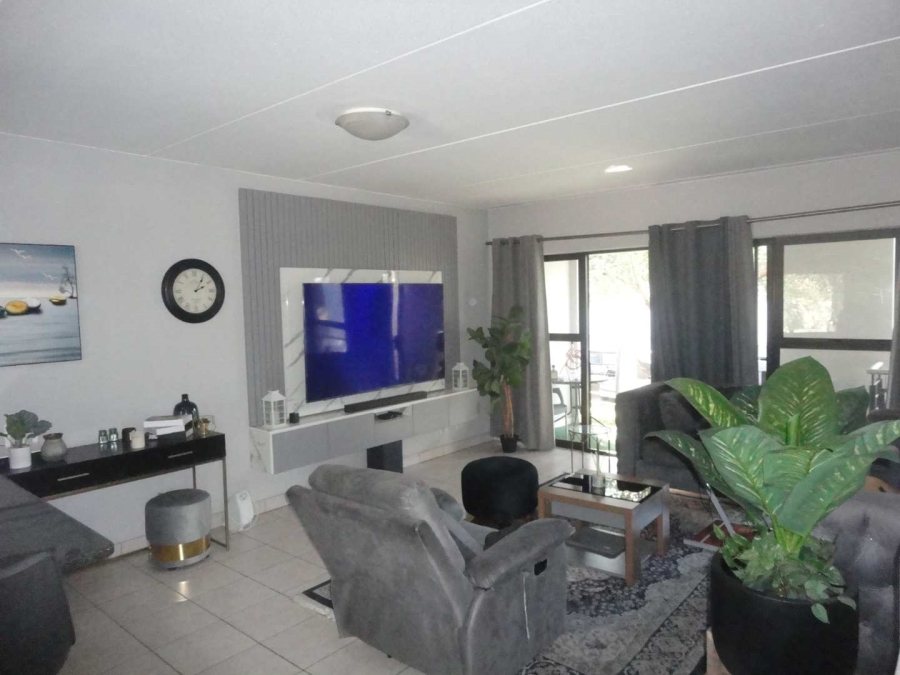 To Let 2 Bedroom Property for Rent in Magaliessig Gauteng