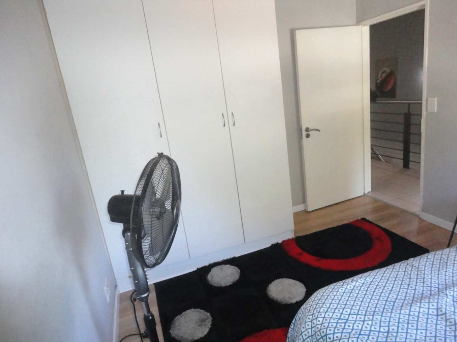 To Let 2 Bedroom Property for Rent in Magaliessig Gauteng