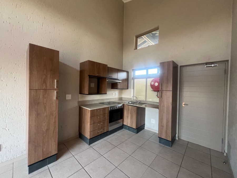 To Let 2 Bedroom Property for Rent in Lonehill Gauteng