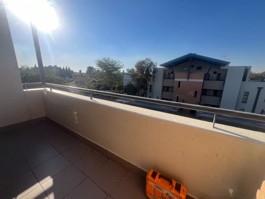 To Let 2 Bedroom Property for Rent in Lonehill Gauteng