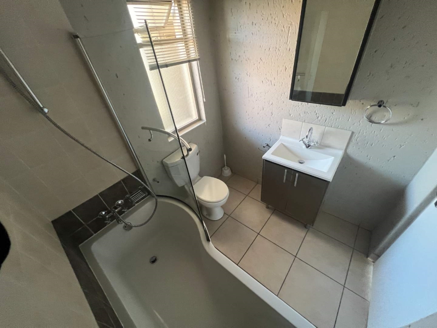 To Let 2 Bedroom Property for Rent in Lonehill Gauteng