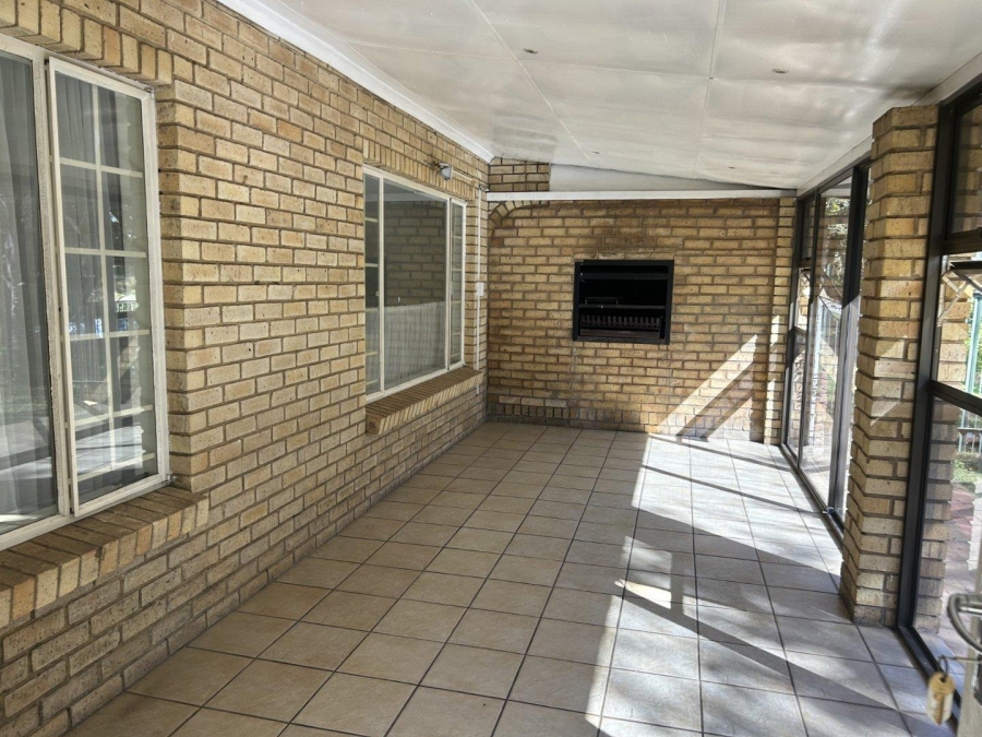 To Let 3 Bedroom Property for Rent in Morehill Gauteng