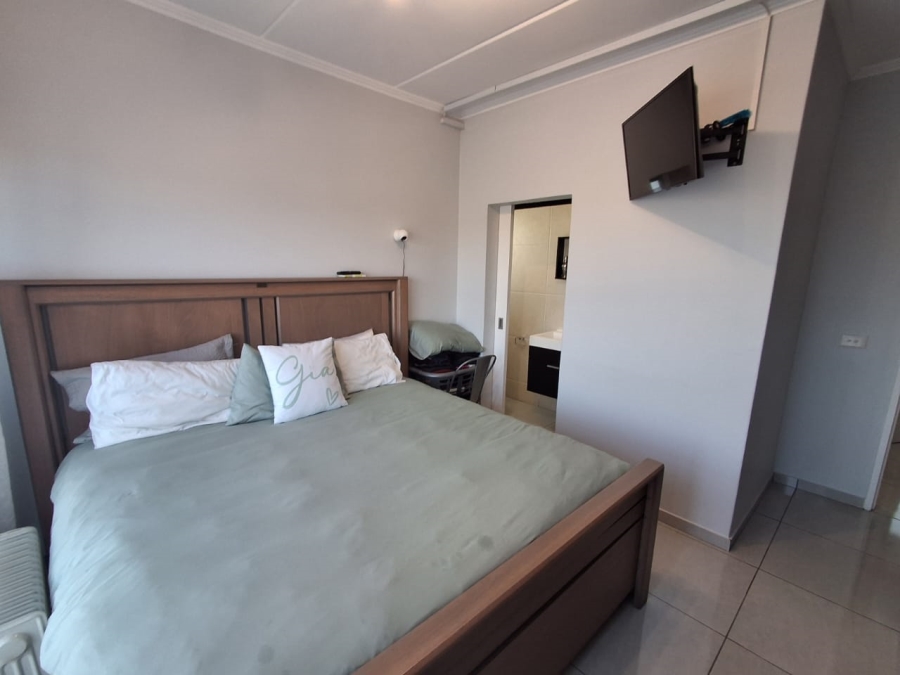 2 Bedroom Property for Sale in Bassonia Gauteng