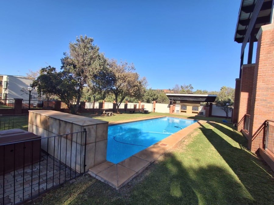 2 Bedroom Property for Sale in Bassonia Gauteng
