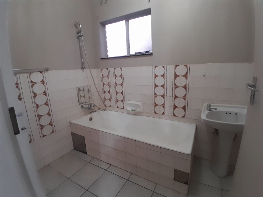 To Let 3 Bedroom Property for Rent in Brackenhurst Gauteng