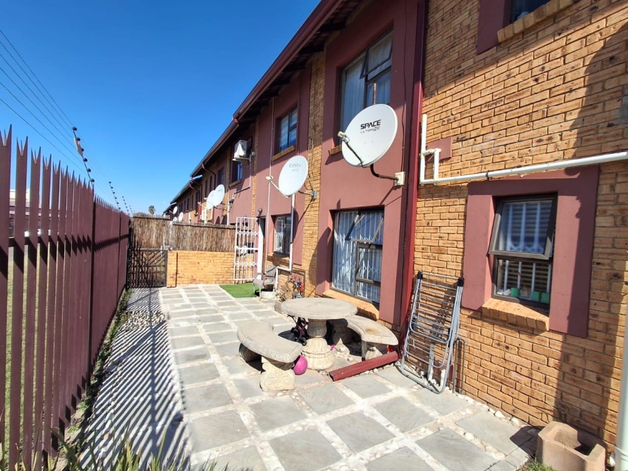 3 Bedroom Property for Sale in Brackendowns Gauteng