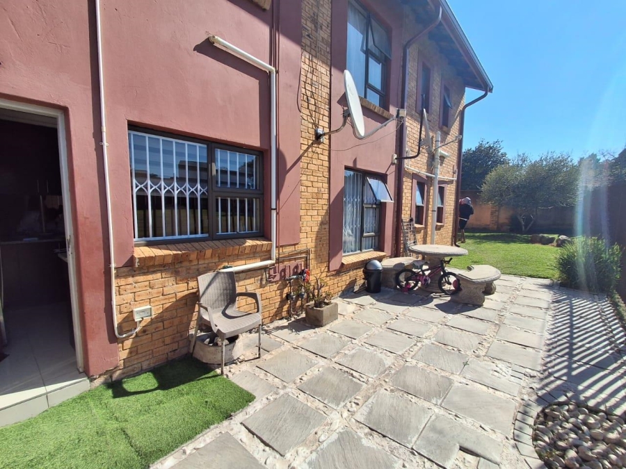 3 Bedroom Property for Sale in Brackendowns Gauteng