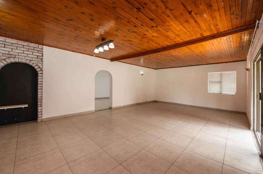 5 Bedroom Property for Sale in Brackenhurst Gauteng