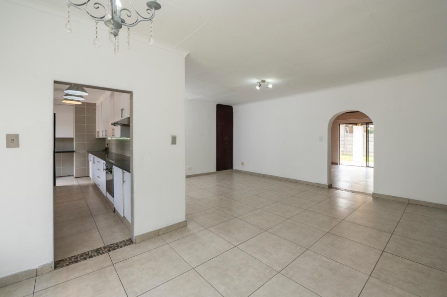 5 Bedroom Property for Sale in Brackenhurst Gauteng