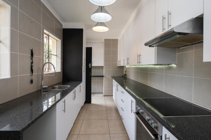 5 Bedroom Property for Sale in Brackenhurst Gauteng