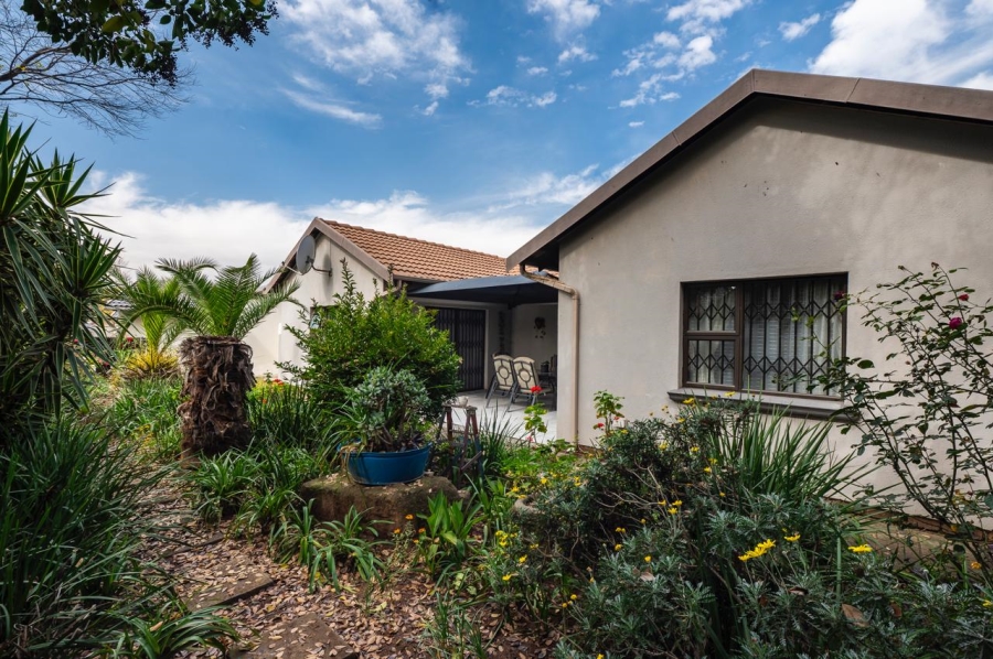 5 Bedroom Property for Sale in Brackenhurst Gauteng