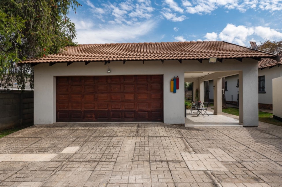 5 Bedroom Property for Sale in Brackenhurst Gauteng
