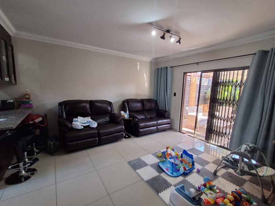 2 Bedroom Property for Sale in Brackendowns Gauteng