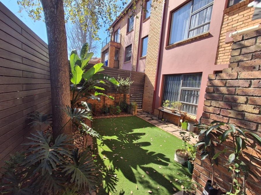 2 Bedroom Property for Sale in Brackendowns Gauteng