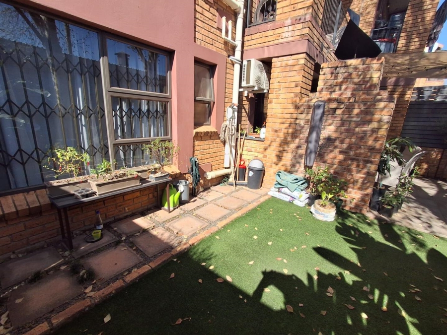 2 Bedroom Property for Sale in Brackendowns Gauteng
