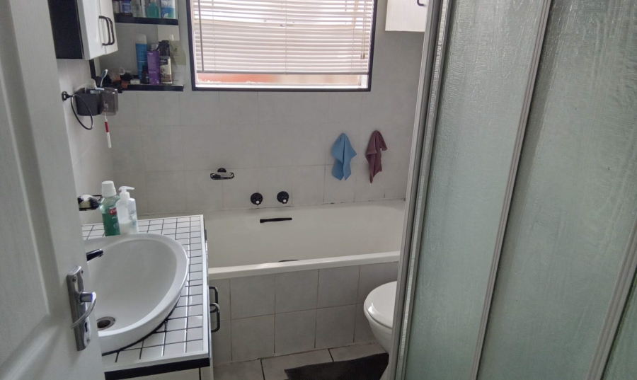 2 Bedroom Property for Sale in Wilgeheuwel Gauteng