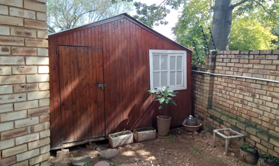 2 Bedroom Property for Sale in Wilgeheuwel Gauteng