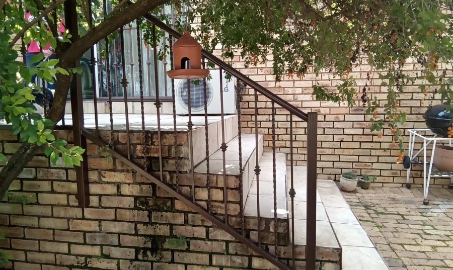 2 Bedroom Property for Sale in Wilgeheuwel Gauteng