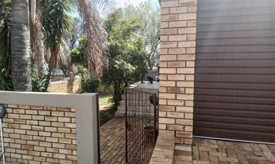 2 Bedroom Property for Sale in Wilgeheuwel Gauteng