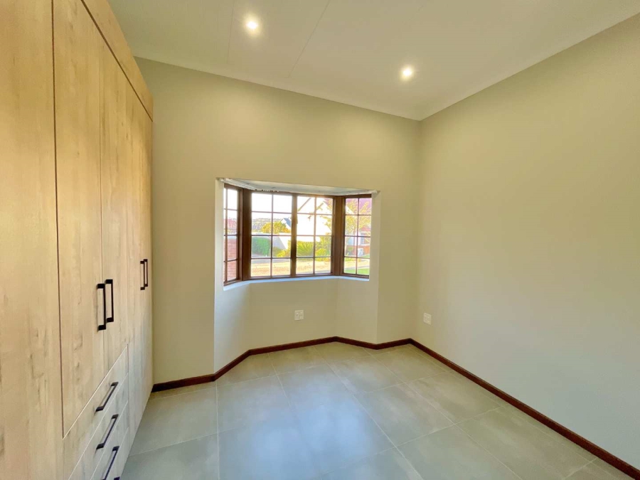 3 Bedroom Property for Sale in Waterlake Farm Lifestyle Estate Gauteng