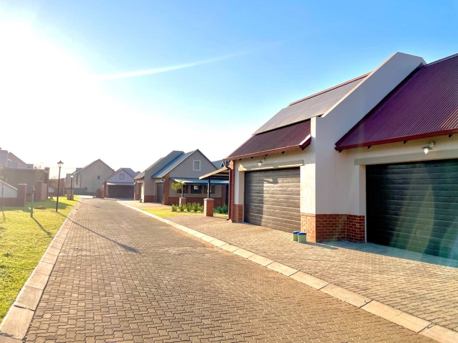3 Bedroom Property for Sale in Waterlake Farm Lifestyle Estate Gauteng