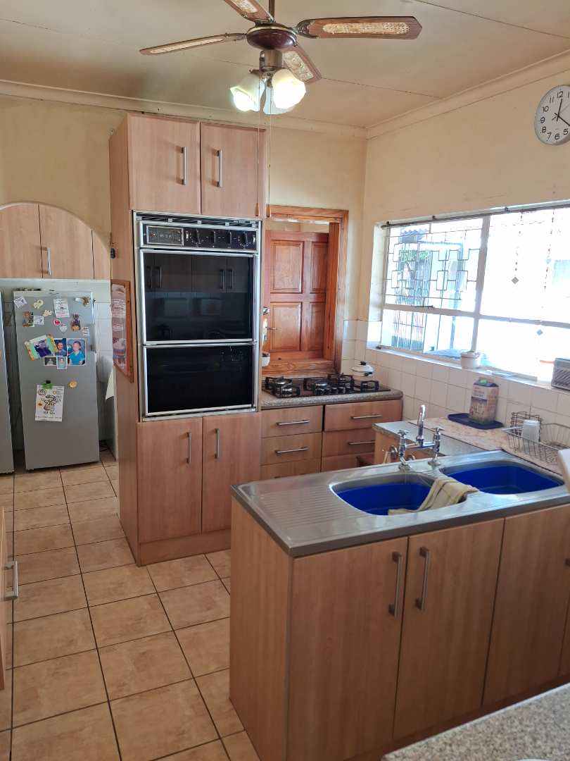5 Bedroom Property for Sale in Eldoraigne Gauteng