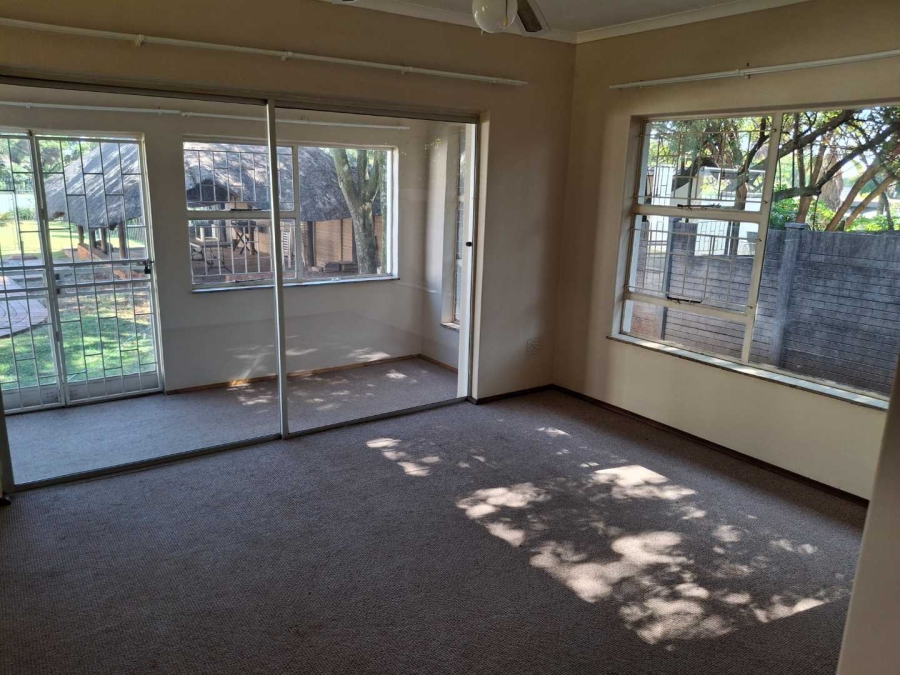 5 Bedroom Property for Sale in Eldoraigne Gauteng