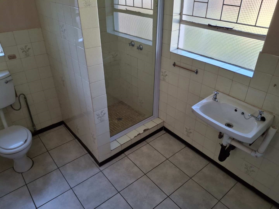 5 Bedroom Property for Sale in Eldoraigne Gauteng