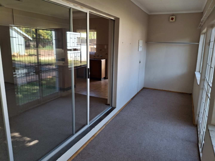 5 Bedroom Property for Sale in Eldoraigne Gauteng