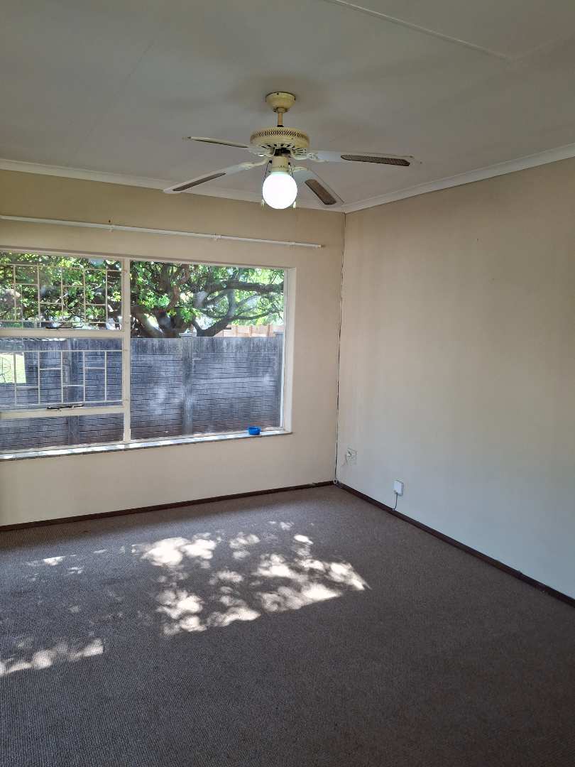 5 Bedroom Property for Sale in Eldoraigne Gauteng