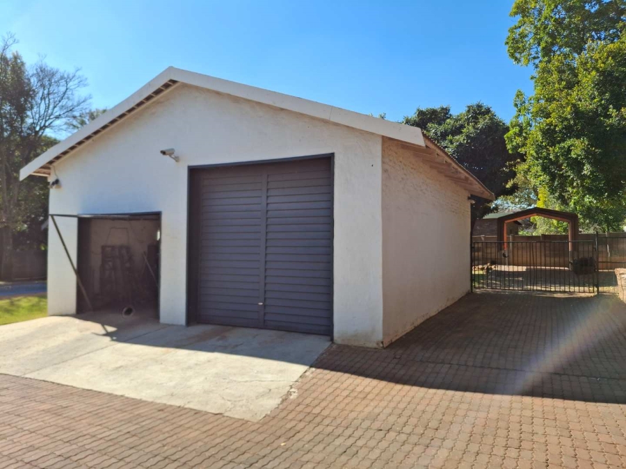 5 Bedroom Property for Sale in Eldoraigne Gauteng