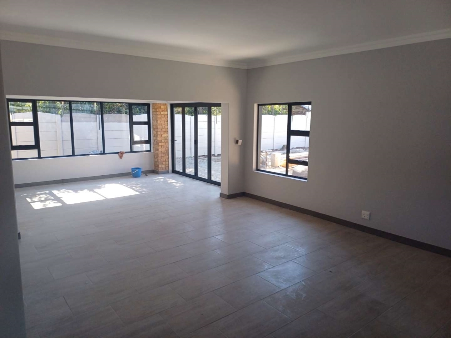 4 Bedroom Property for Sale in Brackenhurst Gauteng