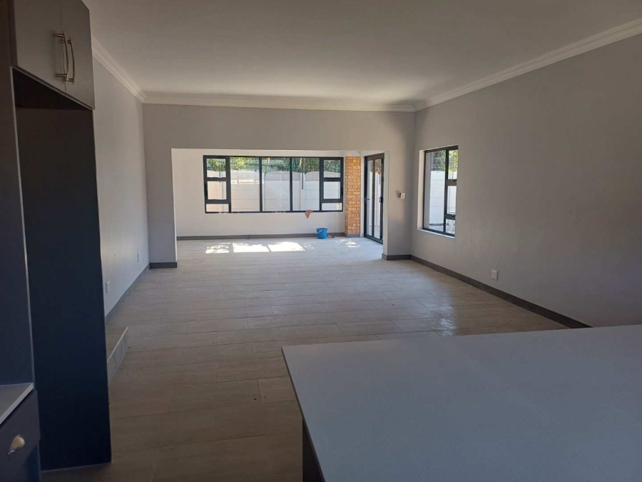4 Bedroom Property for Sale in Brackenhurst Gauteng