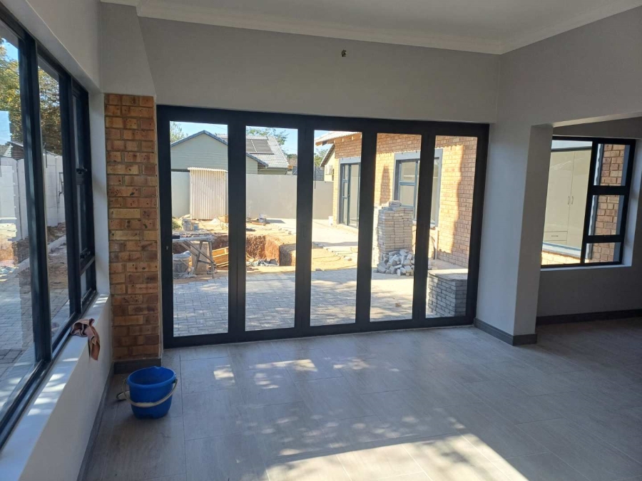 4 Bedroom Property for Sale in Brackenhurst Gauteng
