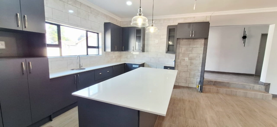 4 Bedroom Property for Sale in Brackenhurst Gauteng