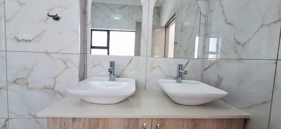 4 Bedroom Property for Sale in Brackenhurst Gauteng